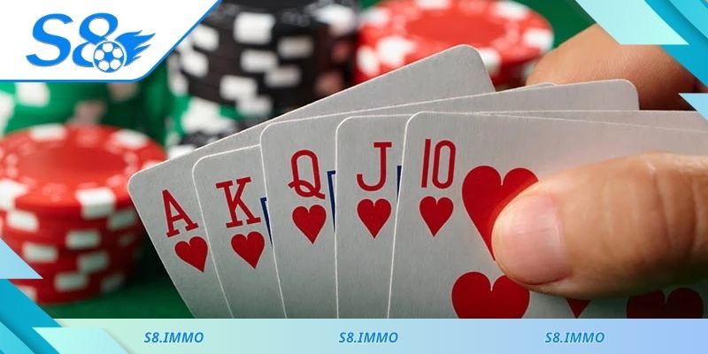 Tiến lên miền Nam S8 là phiên bản online của game hấp dẫn